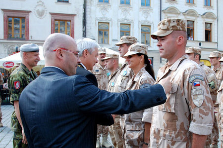 Předání vyznamenání (7)