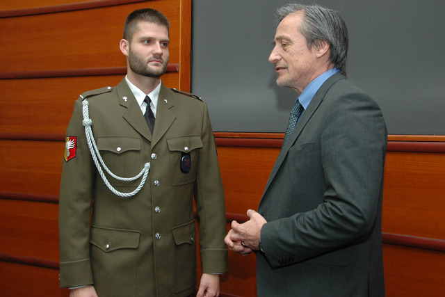 Martin Stropnický a příslušník VP rotný Ondřej Nagy