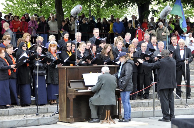 Děčínský pěvecký sbor na závěr přednesl Sbor Židů ze třetího dějství Verdiho opery Nabucco. 