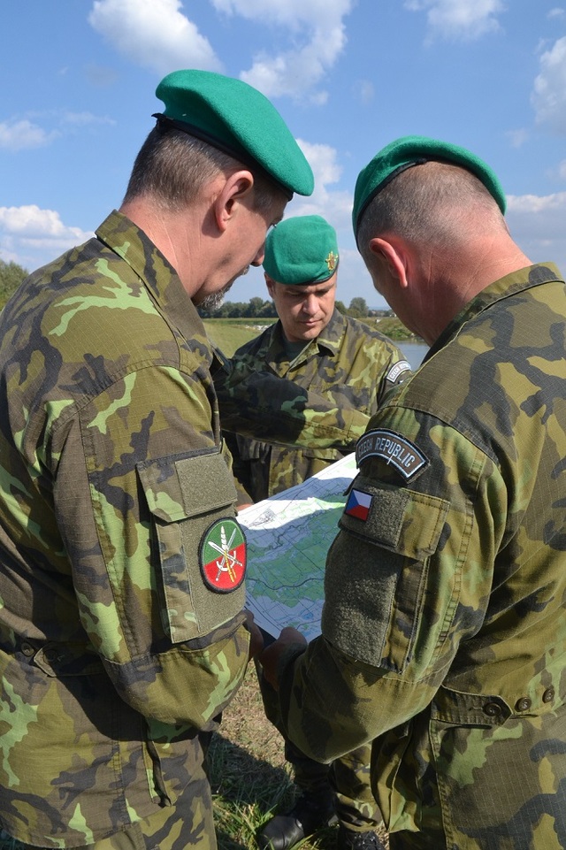 Armáda ČR se účastní společného cvičení s policisty a celníky podél slovenských hranic