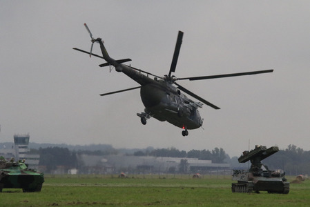  Vzdušná podpora útoku příslušníků 7. mechanizované brigády na povstalce