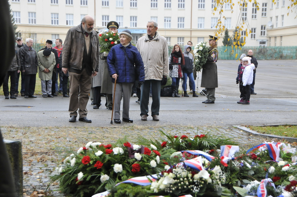 Za sdružení Letci - východ přišel položit věnec Pavel Šmidrkal