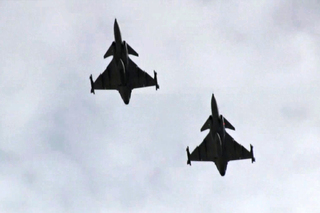  Průlet Gripenů nad náměstím Svobody