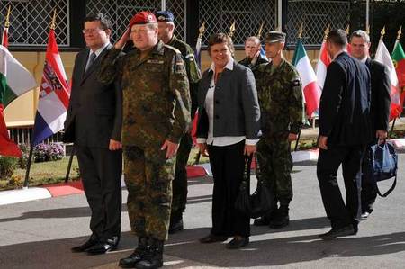 Přijetí české delegace na velitelství sil KFOR v Prištině generálem Bühlerem