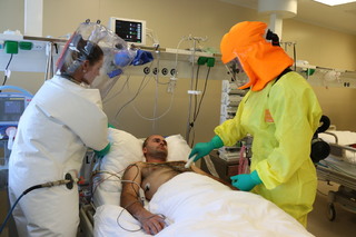 Vojenští zdravotníci se celoročně připravují na možnou aktivaci příjmu pacientů s vysoce nakažlivou nemocí