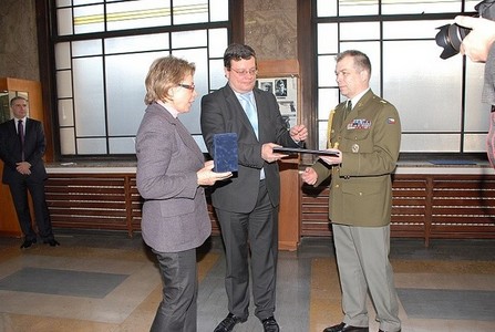 Ministr obrany Alexandr Vondra hovořil na půdě VHÚ Praha o potřebě hrdinství 6