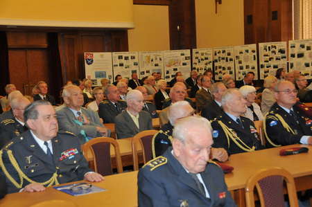 Účastníci slavnostního shromáždění k 67. výročí SNP v hlavním sále MO (1)