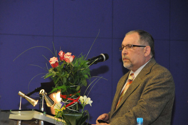 Z Univerzity obrany v Brně přicestoval do Prahy na konferenci historik František Hanzlík, který uvedl, že Ludvík Svoboda nikdy nehodnotil své lidi jinak než podle toho, jak si plnili své vojenské povinnosti. 