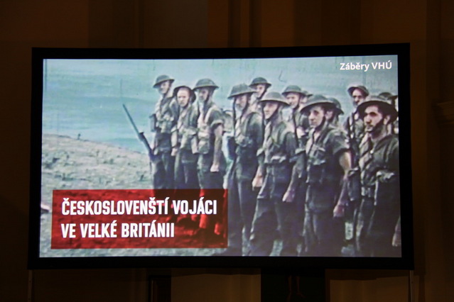 Záběry z filmu natočeného za války