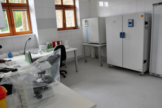 Nová pracoviště oddělení mikrobiologů v Ústřední vojenské nemocnici (2)