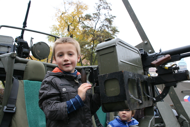 Vojenská technika je pro děti velkým lákadlem 