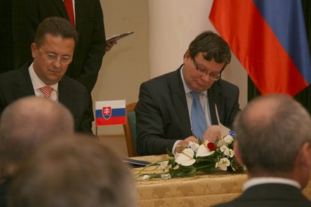 Podpis dohod a dodatků oběma ministry obrany
