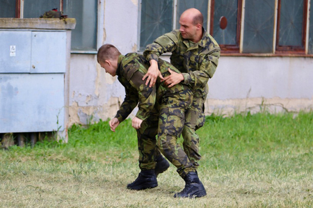 Vojáci předvedli ukázku boje zblízka