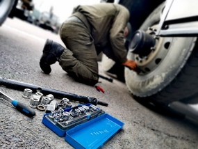  Vojáci se v kasárnách věnují také přípravě techniky na sezónní provoz i její každodenní pravidelné údržbě 