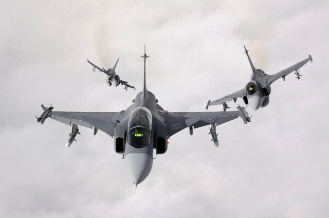  Skupina letounů JAS-39D a JAS-39C