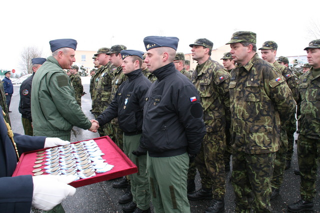  Udělení medailí ministra obrany ČR Za službu v zahraničí 
