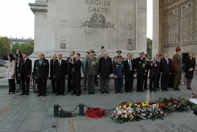 Mezi hosty ceremoniálu byl rovněž generálmajor Josef Bečvář, přidělenec obrany ČR ve Francii
