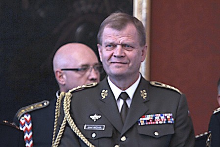 Jmenování nových generálů se zúčastnil náčelník GŠ AČR armádní generál Josef Bečvář