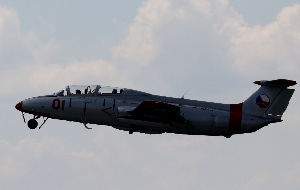 Průlet letounu L-29 Delfín