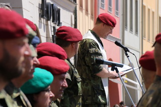 Kaplan 4. brigády rychlého nasazení kapitán Pavel Brichta na závěr slavnostního ceremoniálu vzpomněl na všechny příslušníky, kteří položili své životy při službě vlasti, a pronesl modlitbu