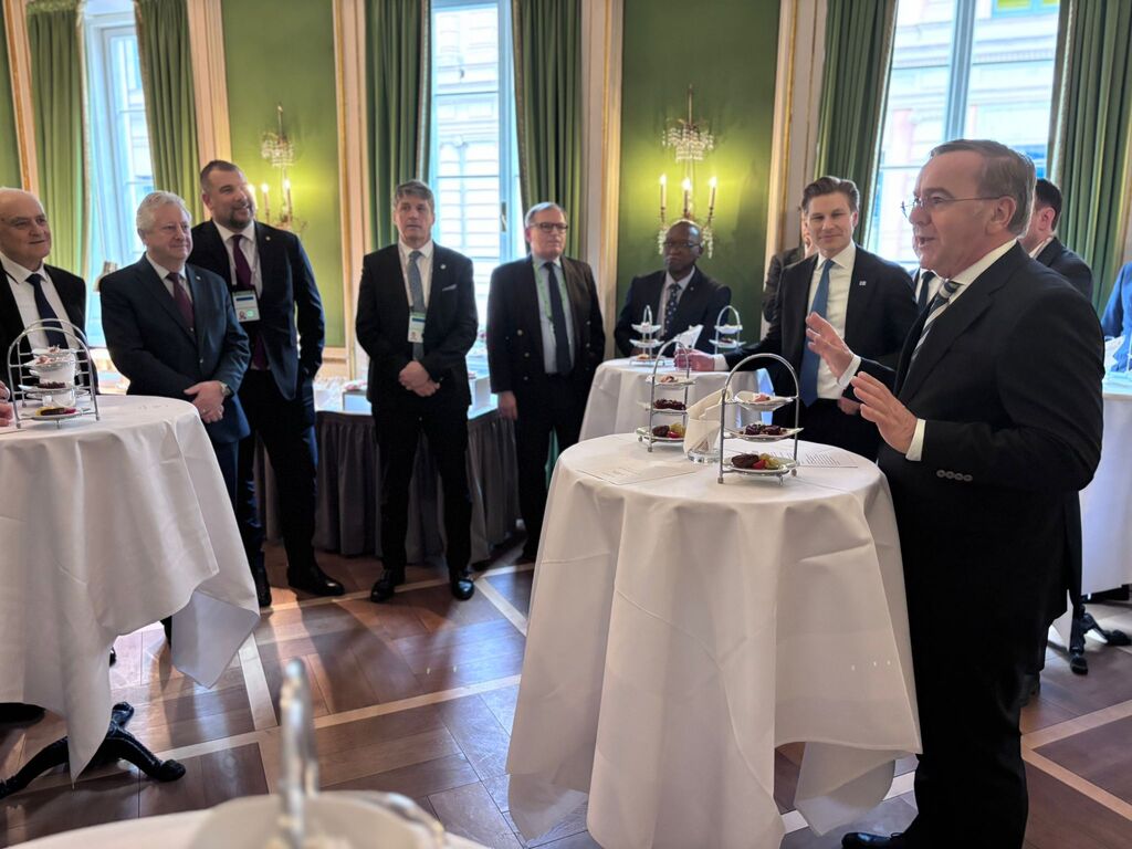 Na závěr se ministr obrany účastnil setkání, které pro své protějšky pořádal německý ministr obrany Boris Pistorius