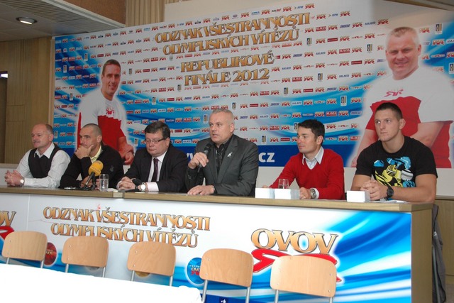 Z tiskové konference