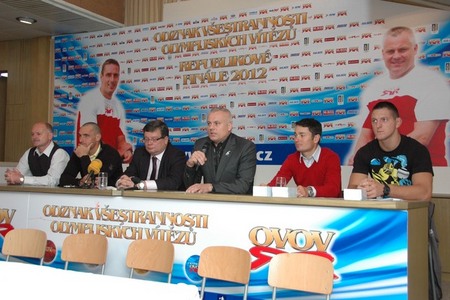 Z tiskové konference
