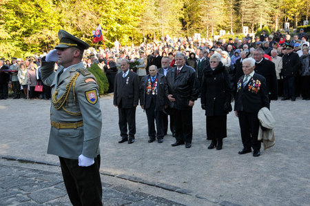 Váleční veteráni a přímí účastníci bojů vzdali úctu bojovým kamarádům, kteří se nedožili dneška
