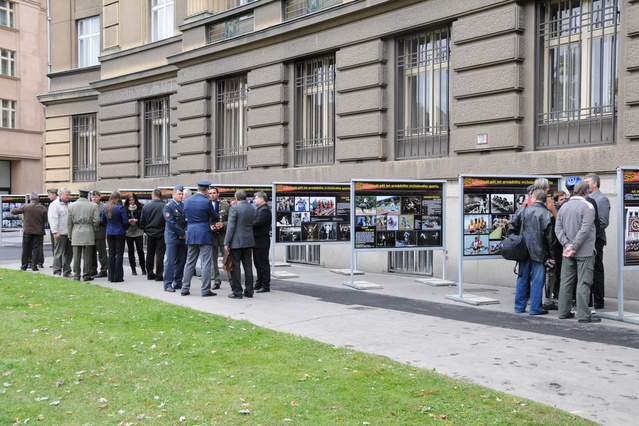 Výstava před Generálním štábem