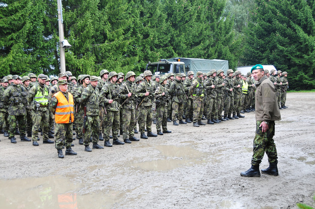 Rektor-velitel brigádní generál Bohuslav Přikryl během proslovu ke studentům