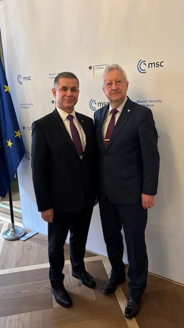 Ministr obrany se svým moldavským protějškem Anatoliem Nosatîim