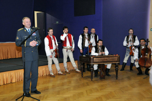 Slavnostní setkání v Domě armády Praha zahájil armádní generál Vlastimil Picek