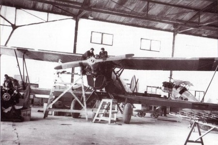 Jedna z posledních aerovek v hangáru v Seville