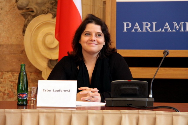 Ester Lauferová z ministerstva zahraničí