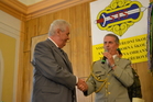 Prezident republiky se loučí s velitelem školy