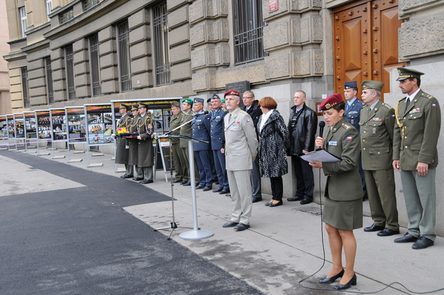 Výstava před Generálním štábem
