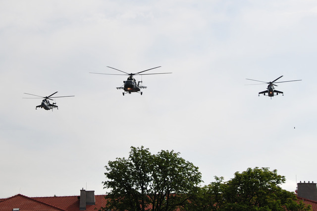 Přelet vrtulníkové formace