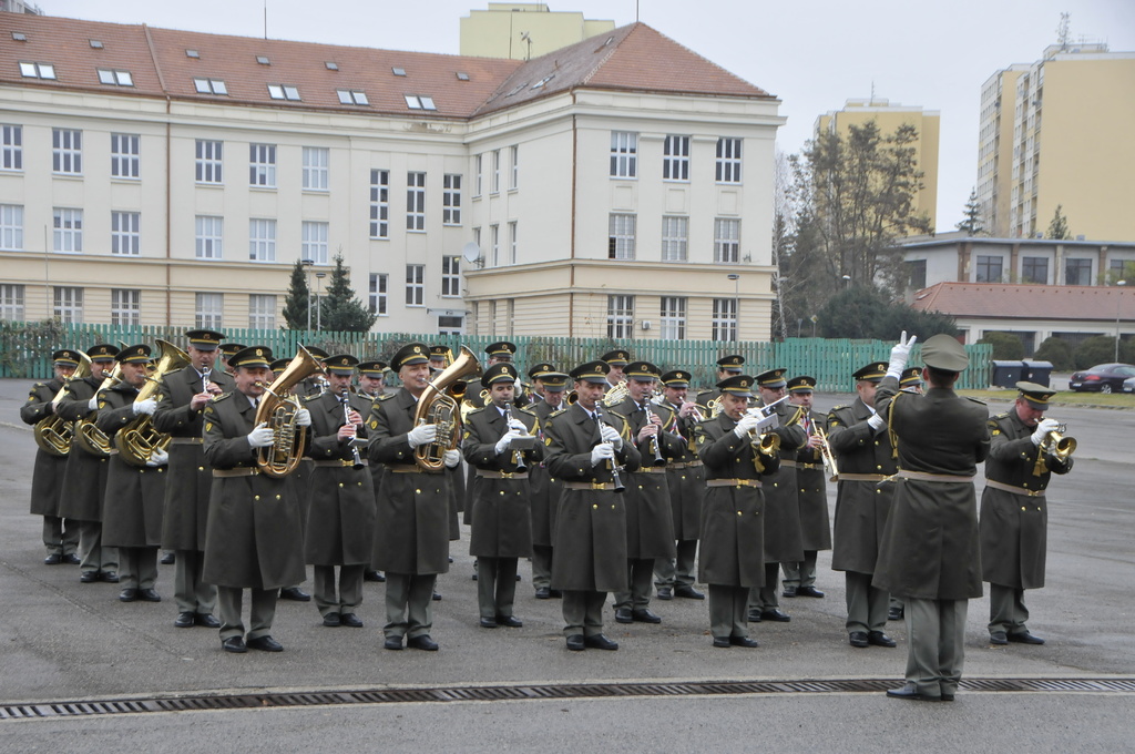 Ústřední hudba AČR, která v kasárnách 17. listopadu hrála nejen pochody, ale také státní hymnu