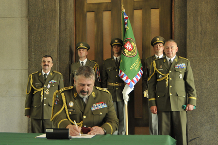  Stejný dokument poté podepisuje také NGŠ generálporučík Aleš Opata
