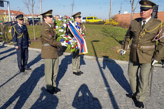 Armádu ČR zastupoval brigádní generál František Ridzák.