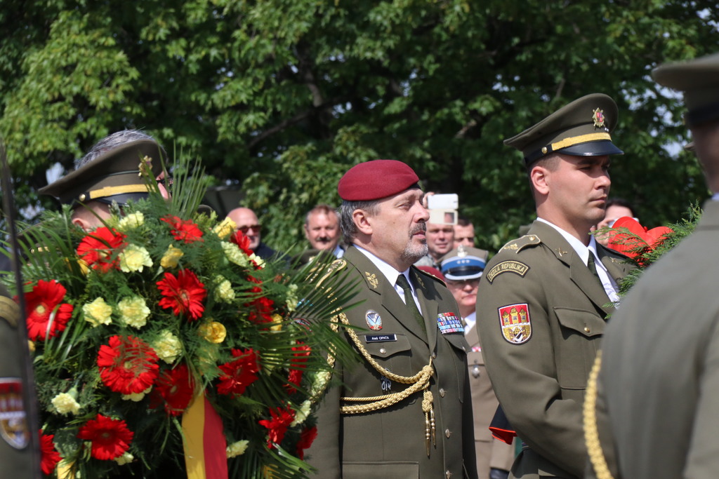 Náčelník GŠ AČR armádní generál Aleš Opata při slavnostním aktu oslav 74. výročí ukončení 2. světové války v Evropě