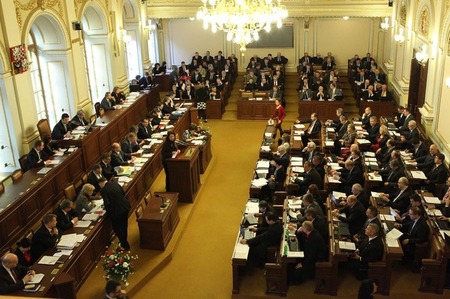 Poslanci podpořili vyslání armádních lékařů a instruktorů do Iráku