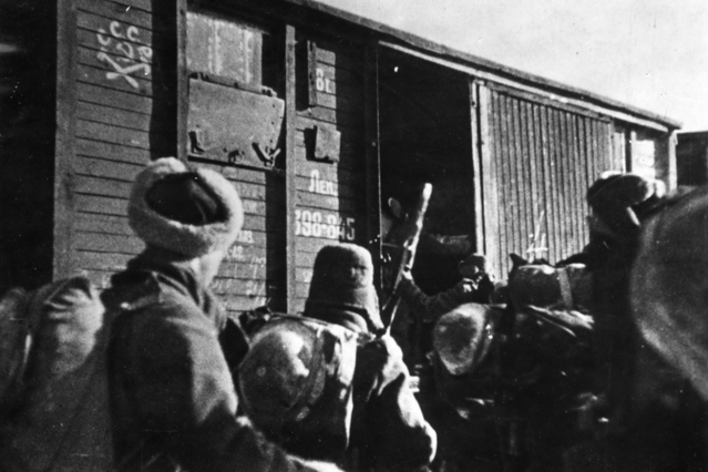 Odjezd 1. polního praporu 30. 1. 1942 z nádraží v Buzuluku
