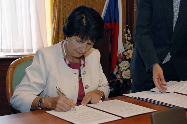 Doplněk signovala také předsedkyně Českomoravského odborového svazu civilních zaměstnanců armády Jitka Šebková 