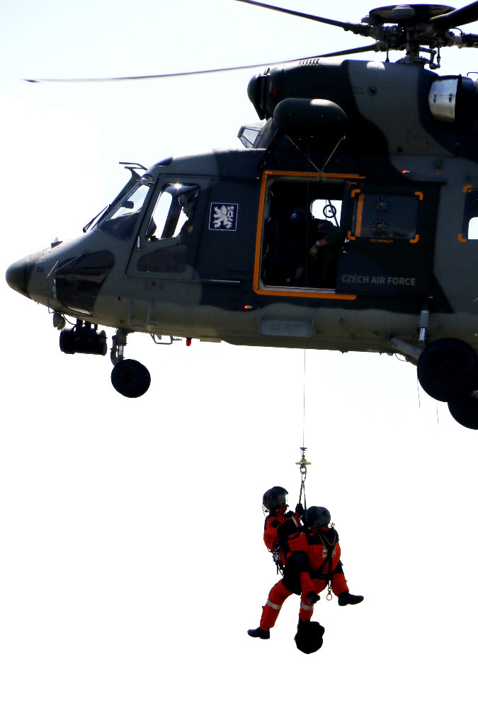 Ukázka leteckých záchranářů