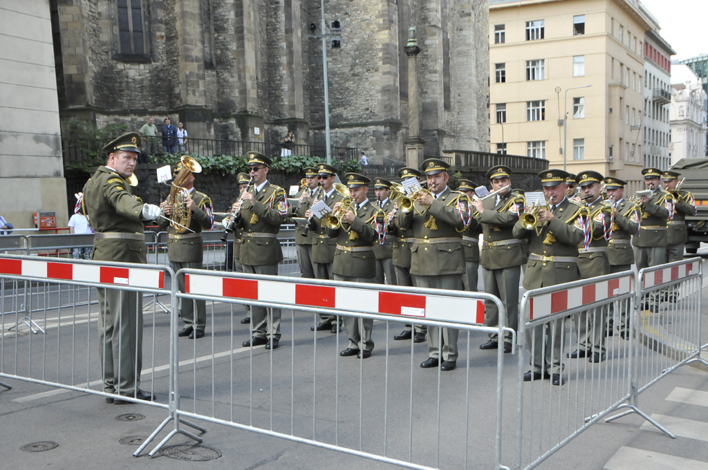 Ústřední hudba AČR při pietním ceremoniálu hrála smuteční pochody