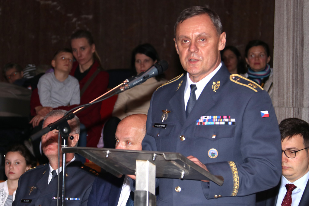 Zástupce náčelníka Generálního štábu AČR generálmajor Jiří Verner poděkoval rodinným příslušníkům za podporu vojáků, kteří slouží v misích