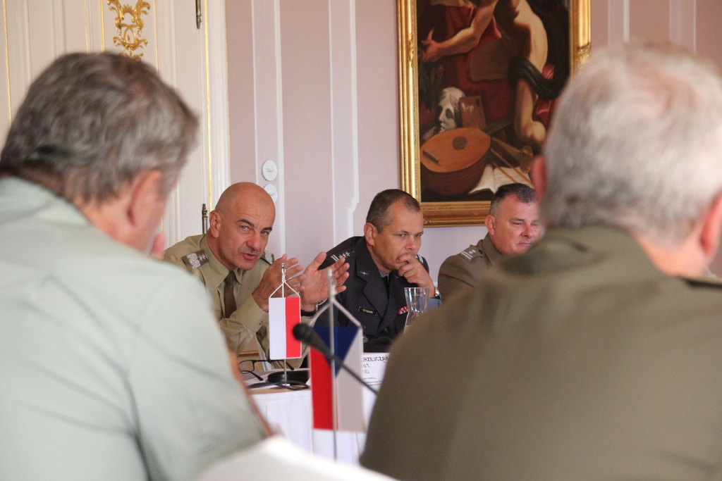  Polskou delegaci vedl generálporučík Rajmund T. Andrzejczak