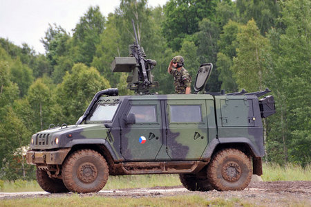 Divákům se představilo také lehké obrněné vozidlo IVECO, které současná AČR používá především v afghánských misích