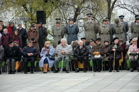 Na nástup na Vítkově se přišla podívat řada veteránů 1